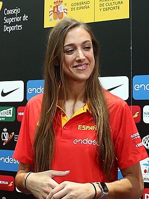 (Tamara Abalde) Pedro Sánchez visita a la selección española femenina de baloncesto antes del Eurobasket 2019.jpg
