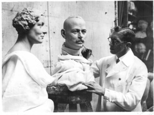 Bernard Tussaud befejezi Lady Alice Scott és a Gloucesteri herceg viasszobrát – London, 1935.10.16