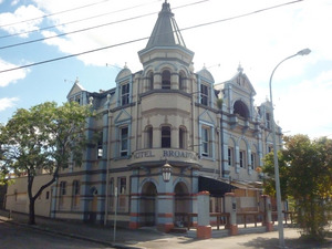 Broadway Hotel, Woolloongabba, 1890.tif