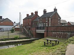 Canal in Llanymynech - geograph.org.uk - 836014