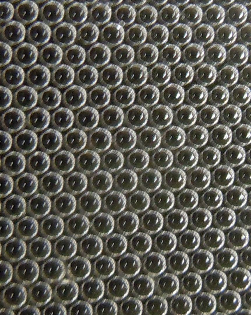 Equal spheres (gas bubbles) in a surface foam.