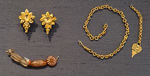 Etched carnelian beads and gold jewelry, Nilgiri Hills culture, 1st millennium CE, Asia, G33 South Asia (cropped)