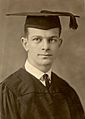 LinusPaulingGraduation1922
