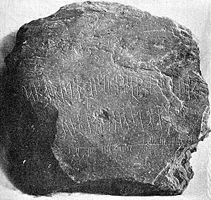 Maughold Stone with Runes and Ogham - Maughold-Stein mit Runen und Ogham
