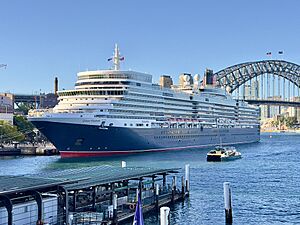 Queen Elizabeth (ship, 2010) in Sydney, December 2022, 10.jpg
