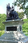Queen Victoria statue - Toronto, Canada - DSC01491.JPG