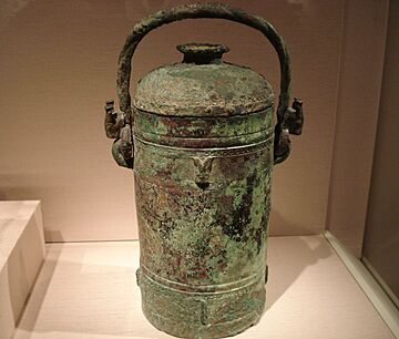 Ritual wine container with handle, Shang Dynasty
