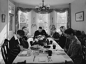 Thanksgiving in the Earle Landis home, 1942