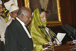 The Chief Justice of India Shri K.G. Balakrishnan administering the oath of the office of the President of India to Smt. Pratibha Patil at a swearing-in ceremony in the central hall of Parliament, in New Delhi