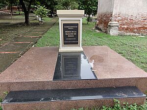 Tomb of Casimiro Berenguer in Barrio Segundo, Ponce, PR (DSC00228)