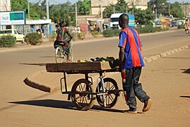 Vendeur à la sauvette à Ouagadougou3