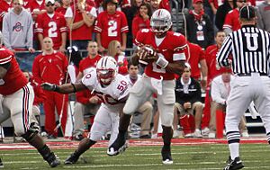 20091010 O'Brien Schofield chases Terrelle Pryor