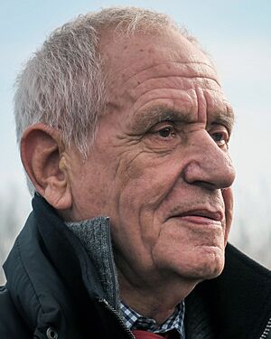 Douglas Cardinal - 2016 (cropped).jpg