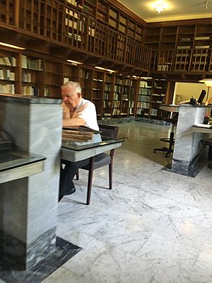Professor Picó conducting research at the Archivo General de Puerto Rico
