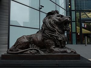 Lion outside HSBC, 8 Canada Square 02