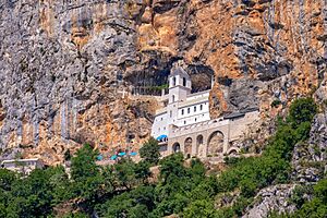 Pogled na Ostrog izdaleka 2019