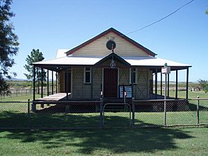 Police Station and former Courthouse and Cell Block, St Lawrence, 2009.jpg