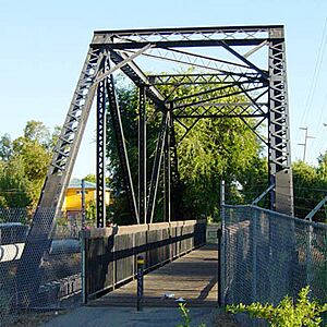 RRTrussBridgeEndView