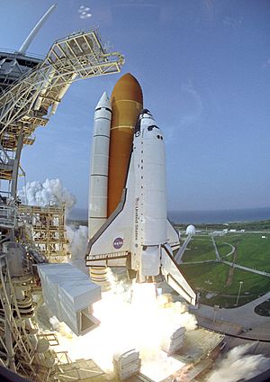 STS-118 Endeavour Launch 2007Aug08 (KSC-07PP-2288)