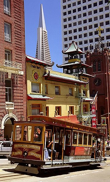 San Francisco - Transamerica Building & California Street Cable Car from Chinatown (970229072)