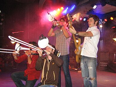 Suburban Legends at Tomorrowland Terrace - panoramio