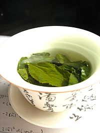 Tea leaves steeping in a zhong čaj 05