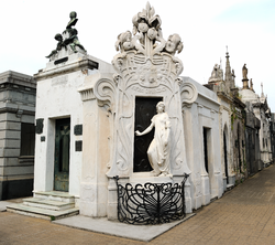 Tomb of Rufina Cambaceres at Cementerio de la Recoleta in Buenos Aires (15756923387)