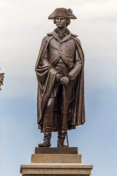 Washington Monument (Milwaukee) close view