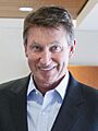 Andrew Scheer with Wayne Gretzky (48055697168) (cropped)