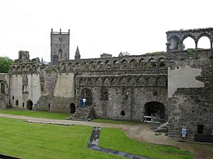 Bishop's Palace, courtyard and East Range - geograph.org.uk - 848910
