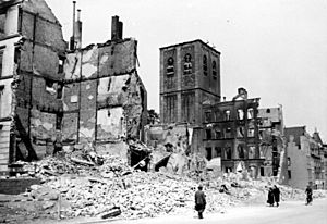 Bundesarchiv Bild 121-1339, Köln, Innenstadt nach Luftangriff