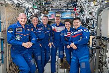 Expedition 57 crew gathers inside the Destiny laboratory