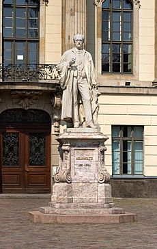 Hermann von Helmholtz-Statue vor der Humboldt-Universität zu Berlin