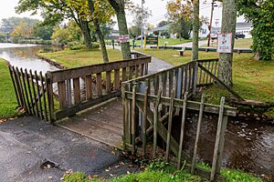 Johnston War Memorial Park footbridge and sign