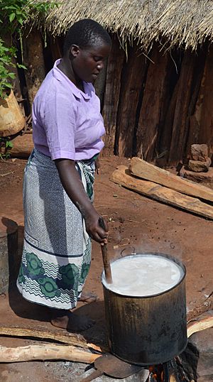 Making thobwa, Malawi