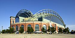 Miller Park in Milwaukee, Wisconsin.jpg
