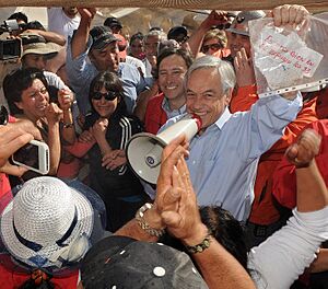 Mina San José -Piñera con mensaje de mineros atrapados
