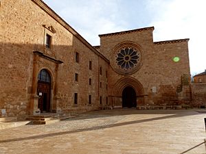 Monasterio de Santa María de Huerta - Fachada iglesia y entrada monsterio.jpg