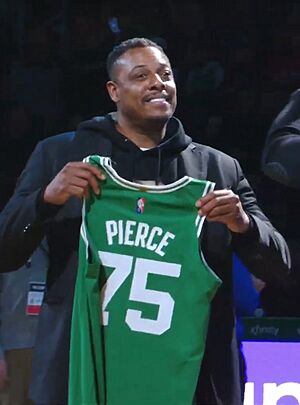 Paul Pierce at Celtics alumni recognition ceremony-1