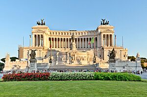 Piazza Venezia - Il Vittoriano (cropped)