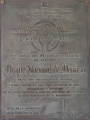 Placa conmemorativa de la inscripción en la Lista del Patrimonio Mundial del Parque Nacional de Doñana