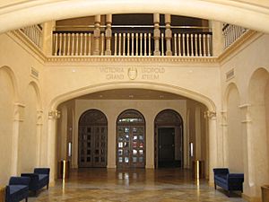 Sarasota-Opera-House-atrium