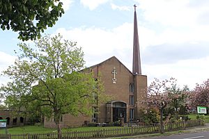 St Thomas' Church Oakwood 4.jpg