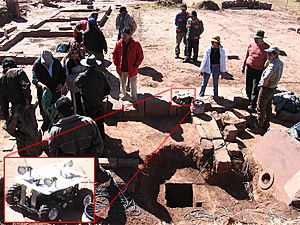 Tiwanaku robot 20060613 0470
