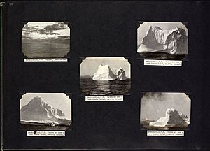 Views of icebergs taken at sea, off Scott Inlet, Baffin Island Photos d’icebergs prises en mer, sur le bras Scott, au large de l’île de Baffin (48188946567)
