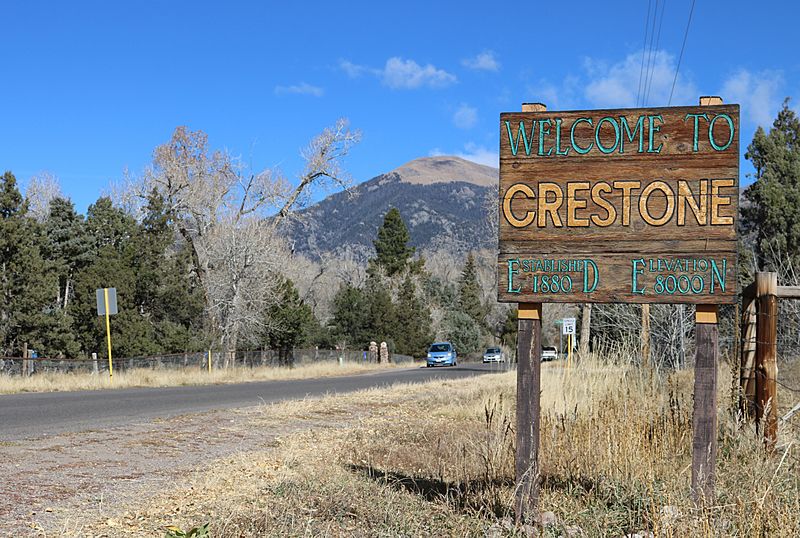 Welcome to Crestone sign