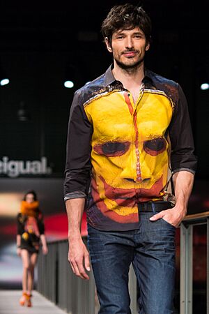 080 Bcn Fashion Week 2014 4 (59793904)