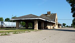 2009-0805-NewUlm-FreightDepot