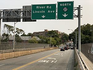 2020-09-16 11 08 42 View north on New Jersey Route 27 and east on County Route 514 (Albany Street Bridge) approaching River Road and Lincoln Avenue, crossing the Raritan River from New Brunswick into Highland Park in Middlesex County, New Jersey