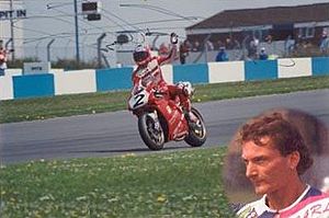 Carl Fogarty on a Ducati 916